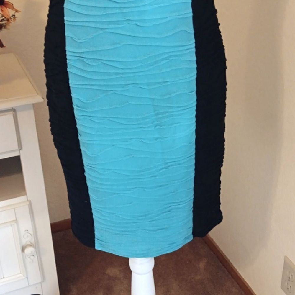 roz & ali Colorblock Dress - Picture 3 of 11